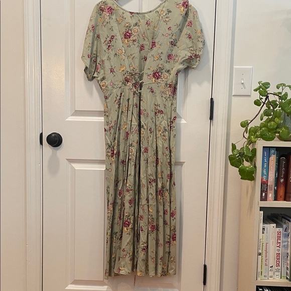 Floral Midi Dress in Green by Molly Malloy Size 12 - Picture 5 of 5